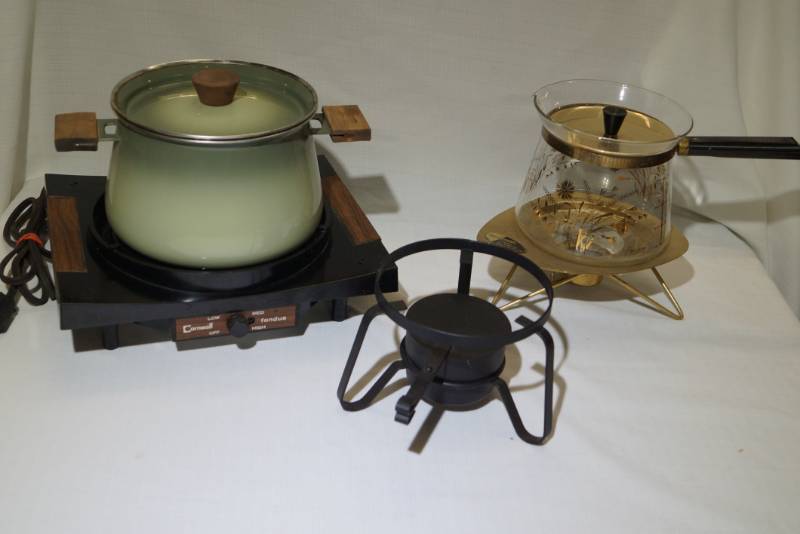 lot 432 image: Fondue Pots