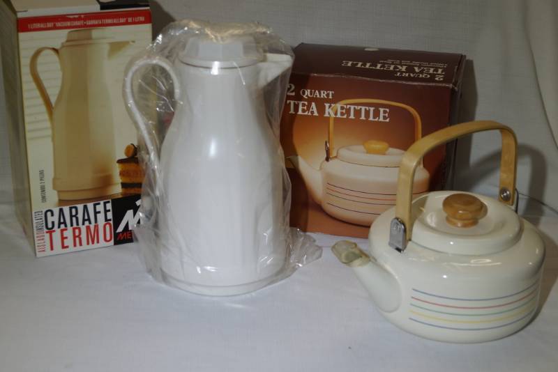 lot 433 image: Carafe  and 2 Quart Tea Kettle