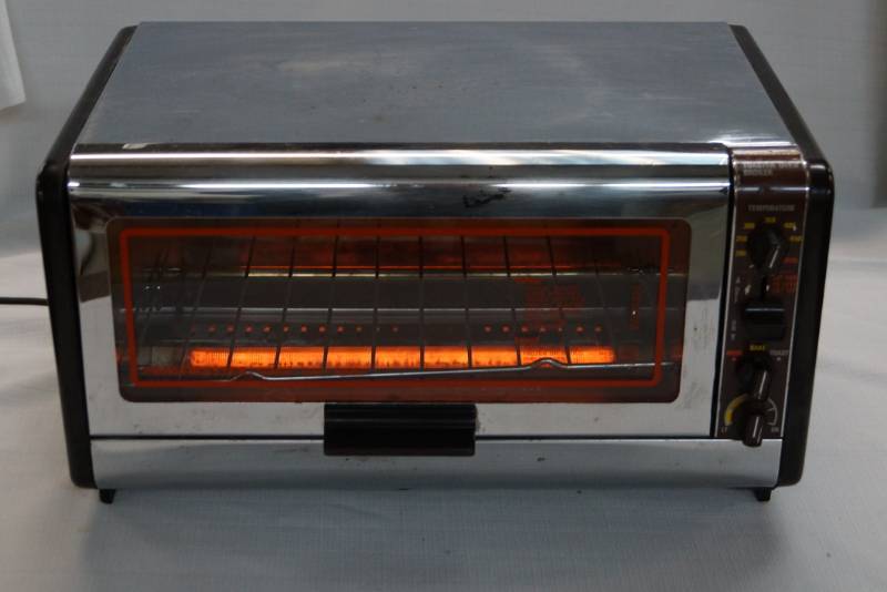 lot 434 image: Toaster Oven