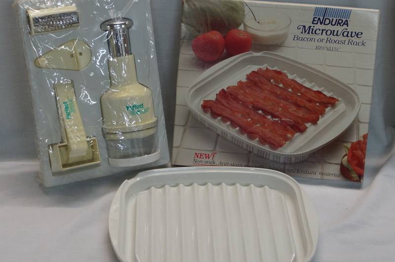 lot 435 image: NEW Perfect Chopper & a Non-Stick Microwave Bacon or Roast Rack