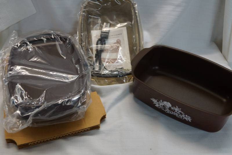 lot 437 image: West Bend 4 Qt Slow Cooker & GriddleHot Plate NEVER USED