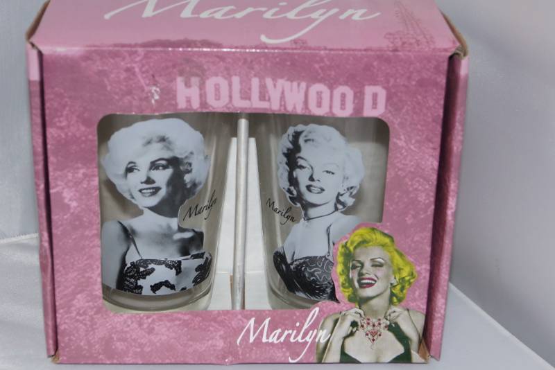 lot 460 image: 2 Marilyn Monroe Glasses - New in the Box