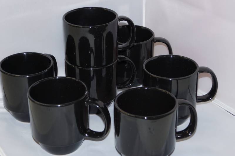 lot 464 image: 7 Black Stack-able Coffee Mugs