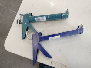 lot 20582 image: Set of 2 Caulking Guns