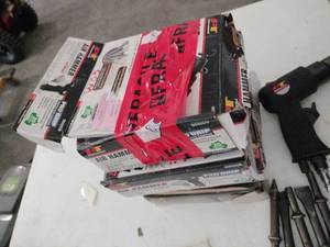 lot 20646 image: Lot of 5 Performance Tool Air Hammers