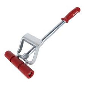 lot 20621 image: Flooring Roller with Extension Handle