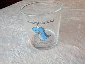 lot 2419 image: Daddysaurus Glass Dad Tumbler