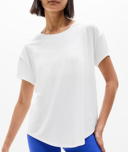 lot 2436 image: Athleta White T-Shirt with Back Pleat Detail - Size Medium&nbsp