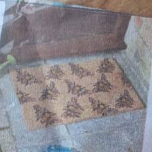 lot 2411 image: Decorative Bee Pattern Rug