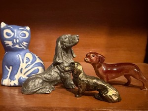 lot 17 image: Miniature Cat and Dogs (one of dogs has a broken foot but piece is there)