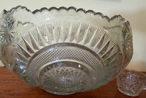 lot 31 image: Indiana Glass Pinwheel Crystal Punch Bowl w 8 Cups and Ladle (in original box)