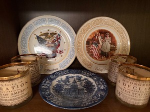 lot 78 image: Vintage Declaration of Independence Low Ball Glasses (4), Collector Plates (5)