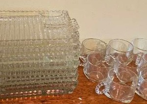 lot 54 image: Vintage Snack Sets (8)