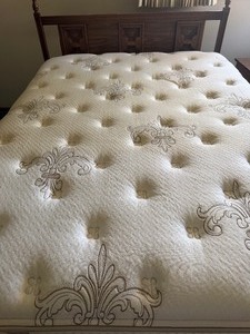 lot 81 image: Stearns & Foster Queen Mattress and Headboard