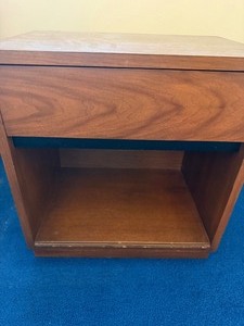 lot 91 image: MCM End Table, 20 x 14 x 22