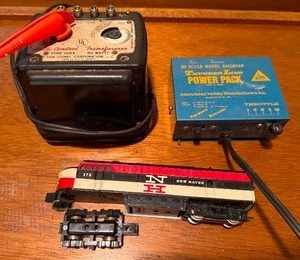 lot 100 image: Model Train Pieces, Please See Pictures