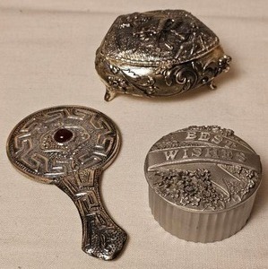 lot 138 image: Vintage Mirror and Trinket Boxes