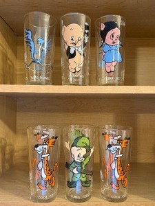lot 26 image: Pepsi 1973 Collector Series Warner Brothers Glasses, 6