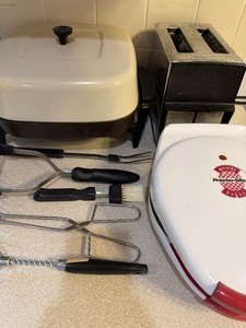 lot 49 image: Misc Small Kitchen Appliances - Presto Griddle, Proctor Silex ToasterWaffle Maker, Misc Utensils