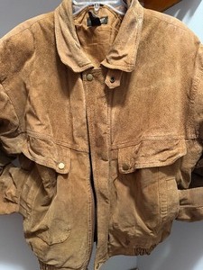 lot 108 image: Vintage Leather Bomber Jacket, Size Large