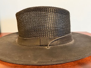 lot 138 image: Minnetonka Leather Hat