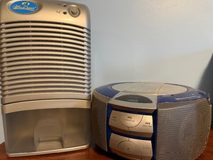 lot 146 image: Wind Chaser Mini-Dehumidifier, Emerson AMFM Stereo Radio  CD Player