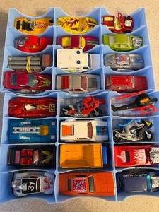 lot 170 image: Vintage Die Cast Cars (24) in Case