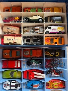 lot 171 image: Vintage Die Cast Cars (24) in Case