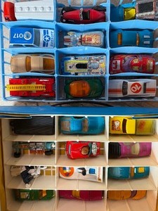 lot 172 image: Vintage Die Cast Cars (24) in Case