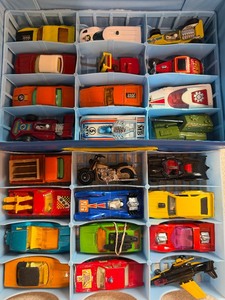 lot 173 image: Vintage Die Cast Cars (24) in Case