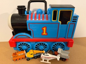 lot 185 image: Thomas & Friends Take Along Carrying Case Full, Bonus Pieces and Hat