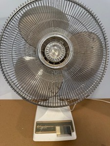 lot 187 image: Windmere 16 Oscillating Fan