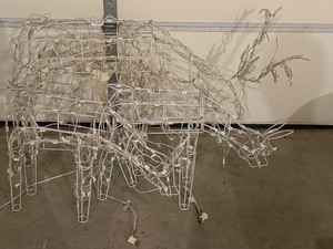 lot 401 image: Holiday Lighted Reindeer (3)