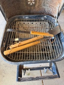lot 402 image: Charcoal Grill and (new) Utensils