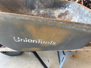 lot 404 image: Wheelbarrow and Scotts Spreader