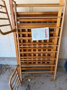lot 406 image: Convertible CribToddler Bed