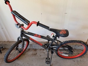 lot 411 image: Huffy Bike