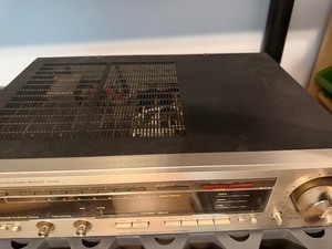 lot 303 image: Luxman Digital Synthesized AMFM Stereo Receiver