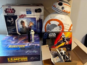 lot 369 image: Star Wars Toys, Pez Dispensers and More