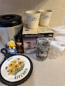 lot 458 image: Vintage Items from Around the Kitchen - Canister, Trivet, Dr Pepper Glass and MORE