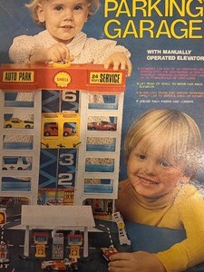 lot 460 image: Vintage Toy Parking Garage