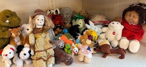lot 463 image: Dolls, Stuffed Animals