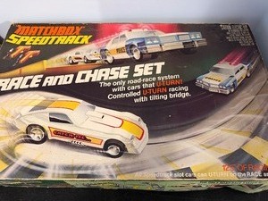 lot 382 image: Matchbox Speedtrack Set and Tyco Dirt Bike Racing Track