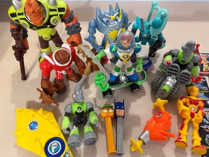 lot 383 image: Action Figure, DVDs and Pez Dispensers