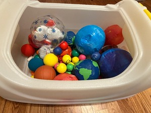 lot 384 image: Plastic Toy Box (no lid) w Balls