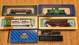 lot 325 image: Vintage Train Pieces and Kraft Mac & Cheese Polar Express