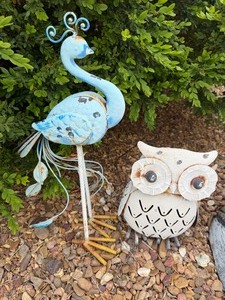 lot 11 image: Small Metal Yard Art
