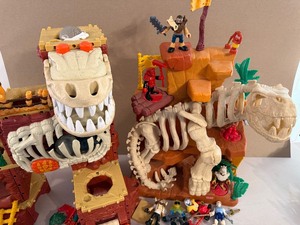 lot 334 image: Fisher-Price Imaginext Playsets