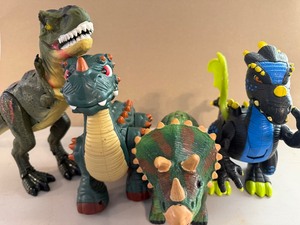 lot 339 image: Imaginext Dinosaurs and MORE