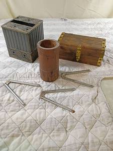 lot 12 image: Stylebuilt Metal Tissue Box Cover